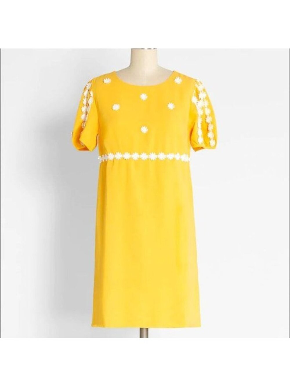 ModCloth How Sweet It Is Shift Dress 70's Floral Daisy